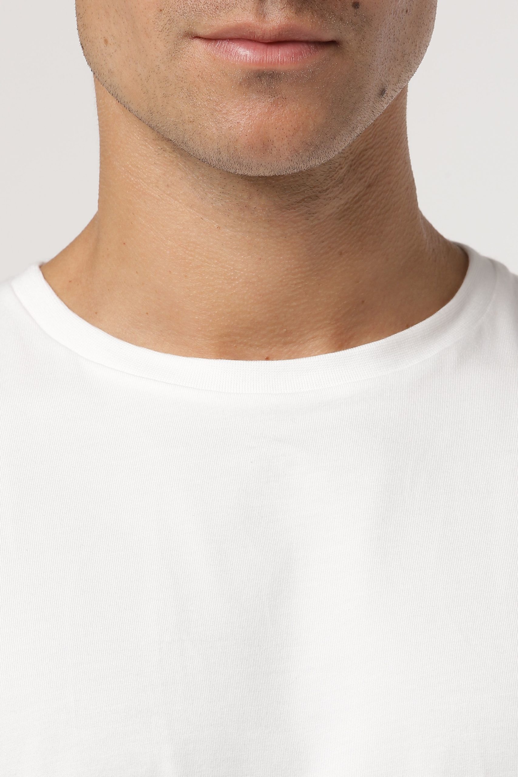 QT9 white collar